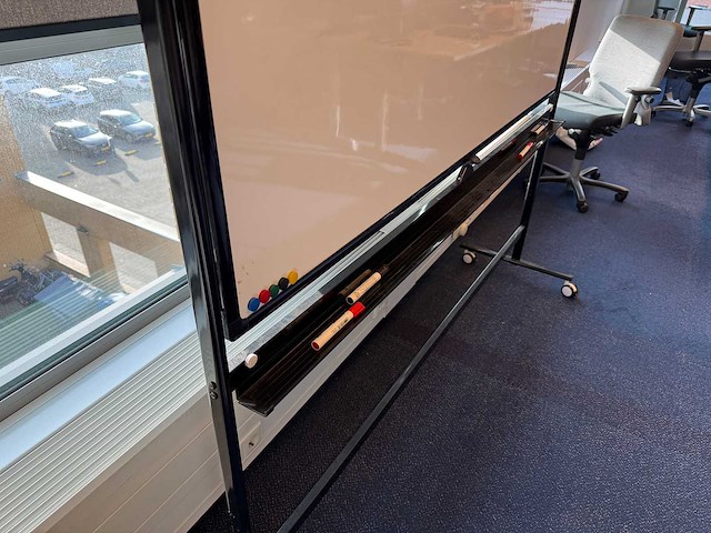 Whiteboard dubbelzijdig op wielen - afbeelding 3 van  5