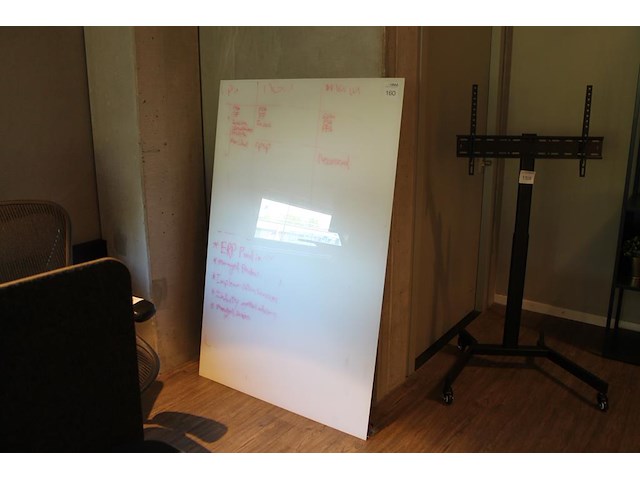 Whiteboard legamaster. afmeting 150 x 100 cm. muurbevestigingen ontbreken. - afbeelding 1 van  3