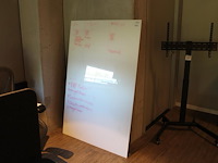 Whiteboard legamaster. afmeting 150 x 100 cm. muurbevestigingen ontbreken. - afbeelding 1 van  3