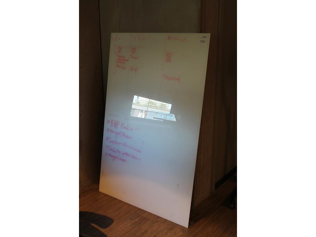 Whiteboard legamaster. afmeting 150 x 100 cm. muurbevestigingen ontbreken. - afbeelding 2 van  3