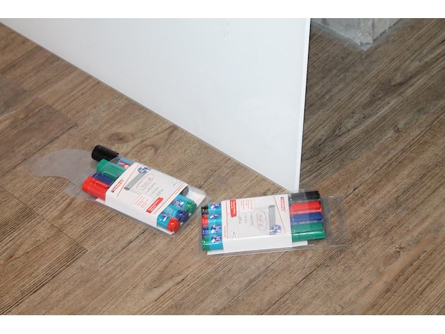 Whiteboard legamaster. afmeting 150 x 100 cm. muurbevestigingen ontbreken. - afbeelding 3 van  3