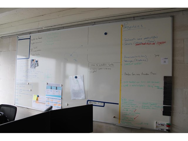 Whiteboard met afmeting 120 x 240 cm. - afbeelding 1 van  2