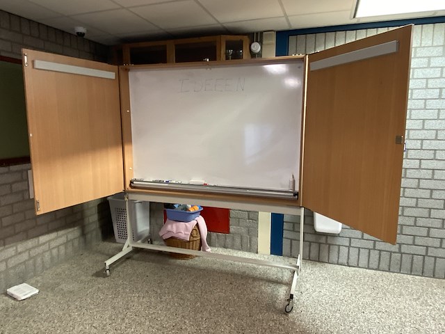 Whiteboard multifunctionele kast op wielen - afbeelding 1 van  10