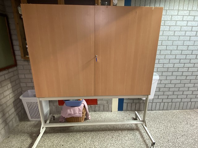 Whiteboard multifunctionele kast op wielen - afbeelding 9 van  10
