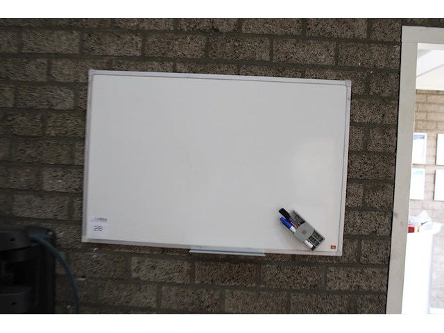 Whiteboard nobo met afmeting 90 x 60 cm. - afbeelding 1 van  2