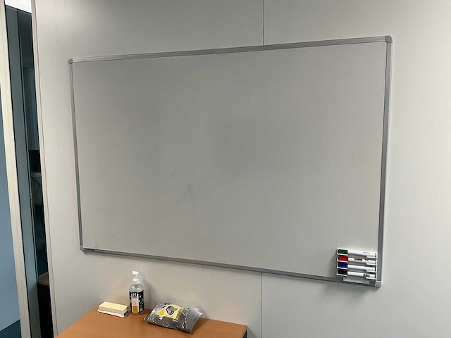 Whiteboard - afbeelding 1 van  3