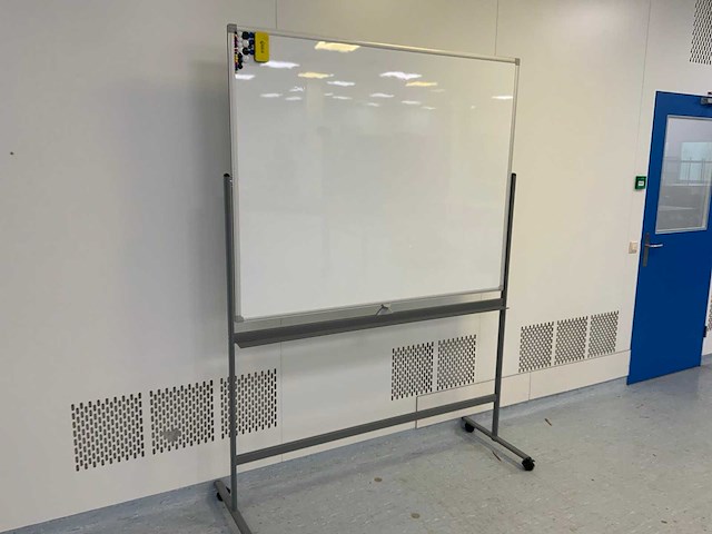 Whiteboard - afbeelding 1 van  3