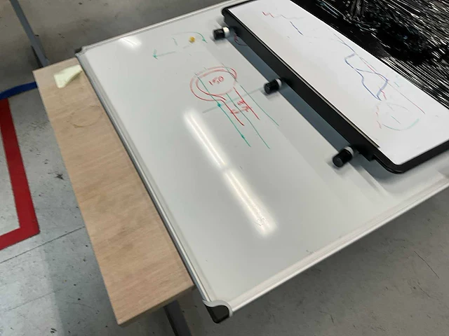 Whiteboards en bureau - afbeelding 11 van  13