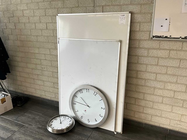 Whiteboards + klokken - afbeelding 1 van  2