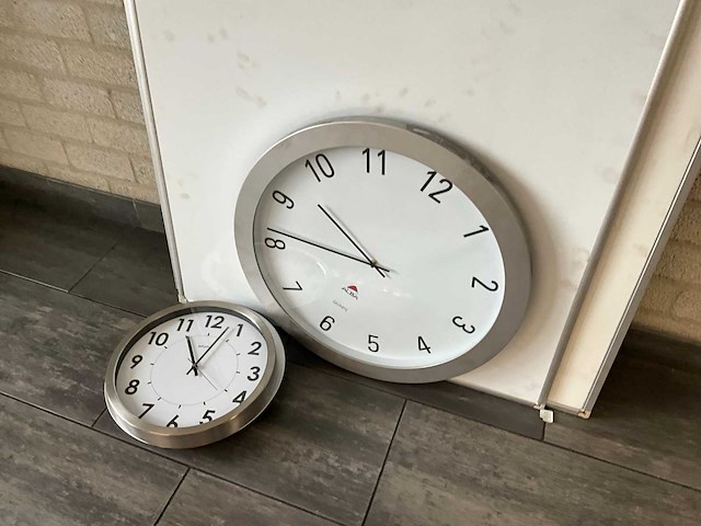 Whiteboards + klokken - afbeelding 2 van  2