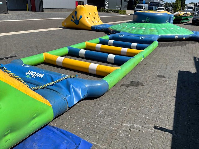Wibit waterhindernisbaan - afbeelding 34 van  34