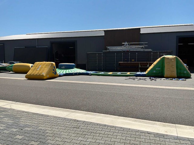 Wibit waterhindernisbaan - afbeelding 32 van  34