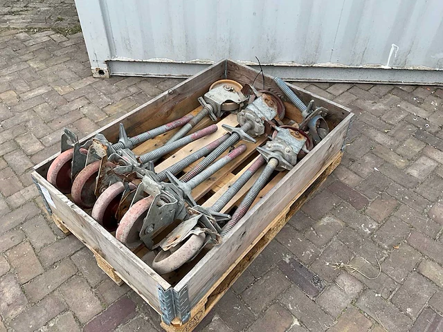 Wicke / layher - rolsteiger wielen - steiger (9x) - afbeelding 1 van  5