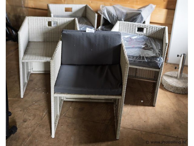 Wicker tuinstoelen - 5 stuks - afbeelding 1 van  2