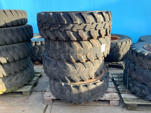 Wiel 315/80r22.5 (4x) - afbeelding 1 van  7