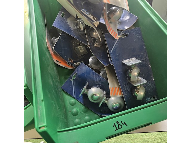 Wielen in magazijnbakken - afbeelding 4 van  4