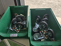 Wielen in magazijnbakken - afbeelding 1 van  3