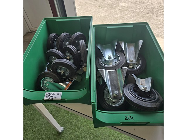 Wielen in magazijnbakken - afbeelding 1 van  4