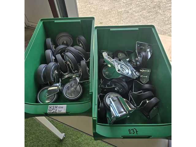 Wielen in magazijnbakken - afbeelding 1 van  4