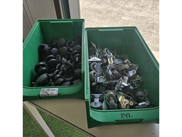 Wielen in magazijnbakken - afbeelding 1 van  5