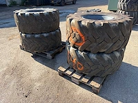 Wielen set banden graafmachine - afbeelding 2 van  5