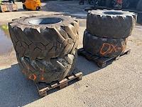 Wielen set banden graafmachine - afbeelding 4 van  5