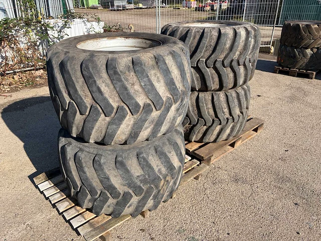 Wielen set graafmachine - afbeelding 9 van  14