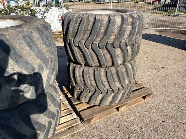 Wielen set graafmachine - afbeelding 10 van  14