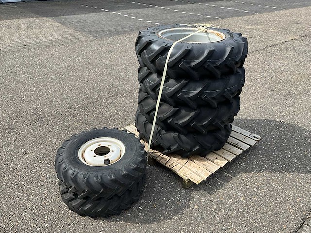 Wielenset t.b.v. minitractor - afbeelding 1 van  8