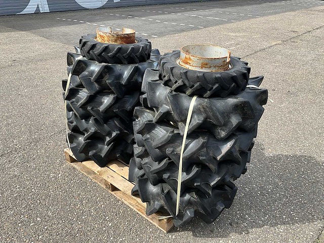 Wielenset t.b.v. minitractor - afbeelding 1 van  9