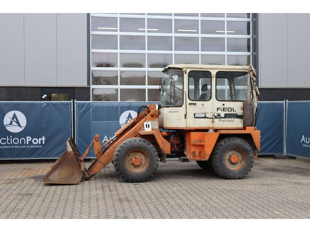 Wiellader schaeff skb 902 diesel 52kw 1988 - afbeelding 1 van  1