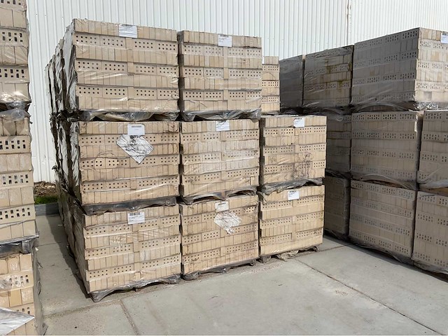 Wienerberger bakstenen - strengpers - strengpers bakstenen - stones & bricks (20000x) - afbeelding 1 van  10