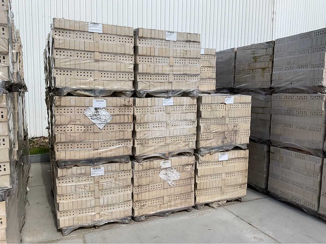 Wienerberger bakstenen - strengpers - strengpers bakstenen - stones & bricks (20000x) - afbeelding 2 van  10