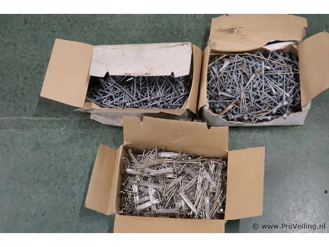 Wienerberger bevestigingsmaterialen o.a. dakpanhaken - 3 doosjes - afbeelding 1 van  6