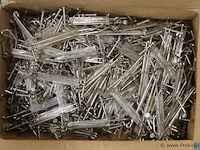 Wienerberger bevestigingsmaterialen o.a. dakpanhaken - 3 doosjes - afbeelding 4 van  6