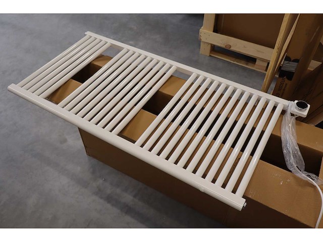 Wiesbaden - elara - showroommodel - elektrische designradiator / handdoekradiator - afbeelding 3 van  9
