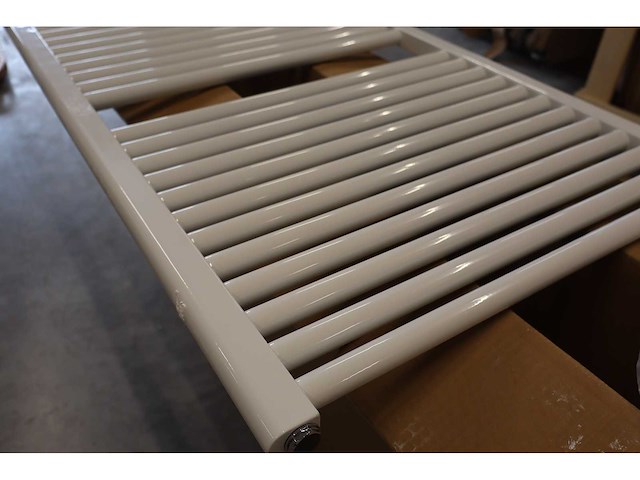Wiesbaden - elara - showroommodel - elektrische designradiator / handdoekradiator - afbeelding 4 van  9