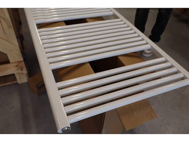 Wiesbaden - elara - showroommodel - elektrische designradiator / handdoekradiator - afbeelding 5 van  9