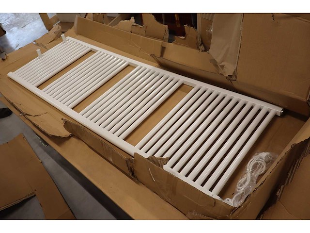 Wiesbaden - elara - showroommodel - elektrische designradiator / handdoekradiator - afbeelding 4 van  10