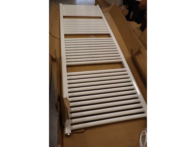 Wiesbaden - elara - showroommodel - elektrische designradiator / handdoekradiator - afbeelding 6 van  10
