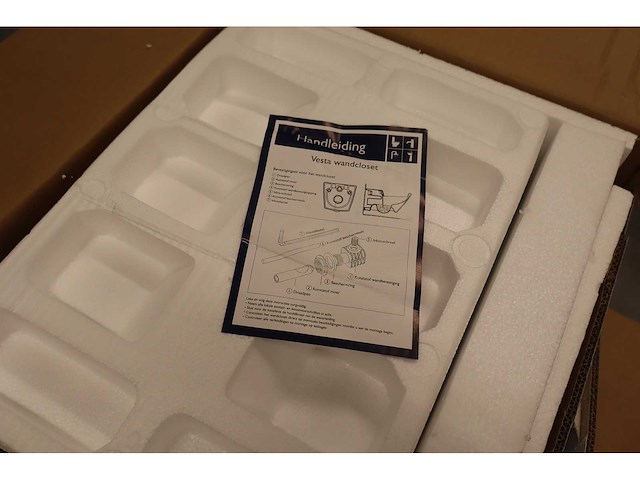 Wiesbaden - vesta - hangtoilet - afbeelding 11 van  11