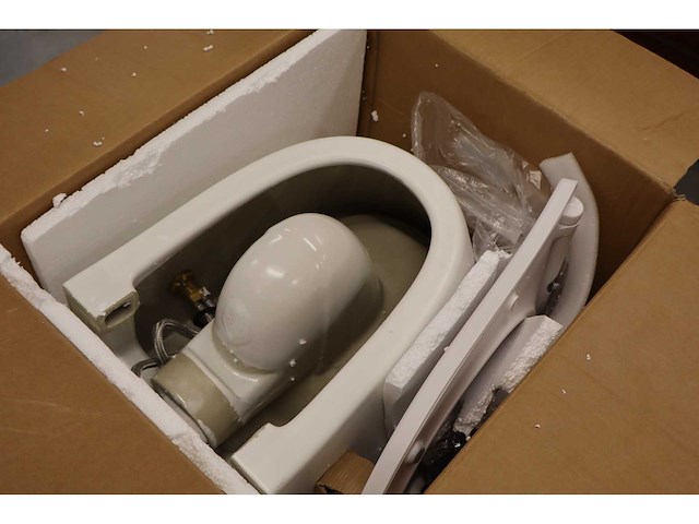 Wiesbaden - vesta - showroommodel - toilet met bidetkraan - afbeelding 2 van  5
