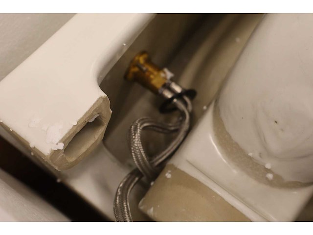 Wiesbaden - vesta - showroommodel - toilet met bidetkraan - afbeelding 4 van  5