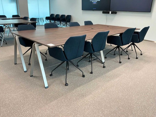 Wiesner hager yuno conferentietafels met stoelen - afbeelding 1 van  8