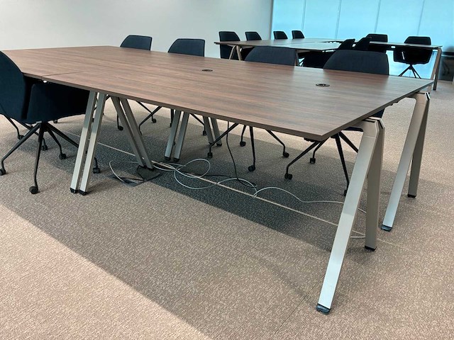 Wiesner hager yuno conferentietafels met stoelen - afbeelding 2 van  8
