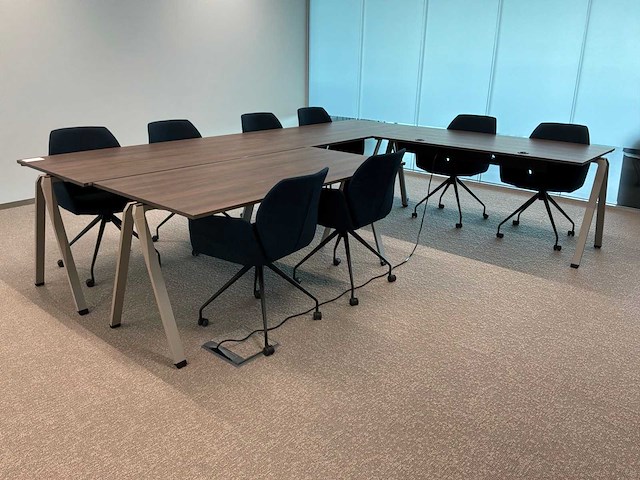 Wiesner hager yuno conferentietafels met stoelen - afbeelding 1 van  9