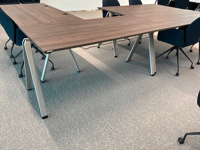 Wiesner hager yuno conferentietafels met stoelen - afbeelding 2 van  9