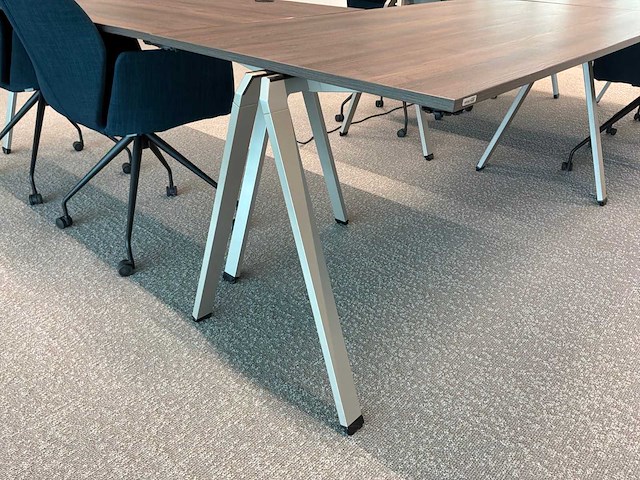 Wiesner hager yuno conferentietafels met stoelen - afbeelding 4 van  9