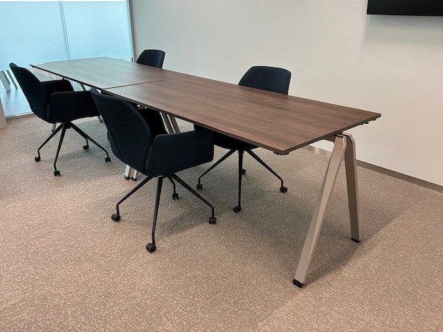 Wiesner hager yuno conferentietafels met stoelen - afbeelding 1 van  6