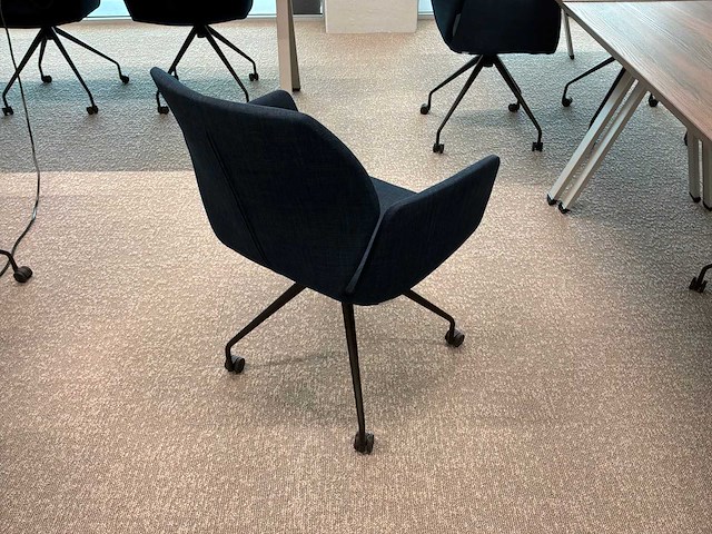 Wiesner hager yuno conferentietafels met stoelen - afbeelding 6 van  6